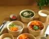 Sử dụng tô giấy mang đi tiện lợi cho cửa hàng 